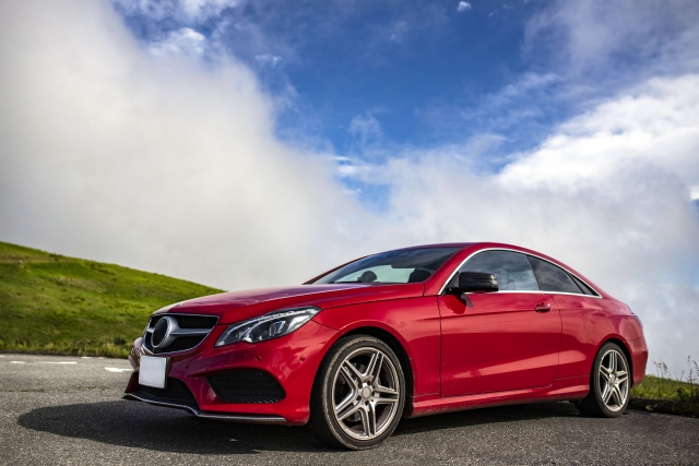 メルセデスベンツのドアのキズ・凹みを部品交換せずに板金塗装で修理する場合の作業工程のイメージ